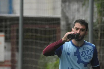 CAXIAS DO SUL, RS, BRASIL, 30/05/2019SER Caxias treina no centenário na manhã fria e chuvosa no estádio do centenário antes de enfrentar o Tubarão pela série D do campeonato brasileiro.Laércio(Lucas Amorelli/Agência RBS)