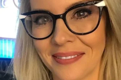 Daniela Ungaretti de óculos.