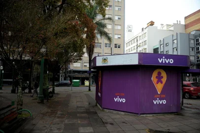  CAXIAS DO SUL, RS, BRASIL, 25/07/2019Banca de revistas interditada na praça Dante pela prefeitura Municipal. (Lucas Amorelli/Agência RBS)