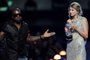 2009 MTV Video Music Awards - ShowNEW YORK - SEPTEMBER 13:  Kanye West takes the microphone from Taylor Swift and speaks onstage during the 2009 MTV Video Music Awards at Radio City Music Hall on September 13, 2009 in New York City.  (Photo by Kevin Mazur/WireImage) Editoria: ELocal: New YorkIndexador: Kevin MazurSecao: ACEFonte: WireImageFotógrafo: Contributor