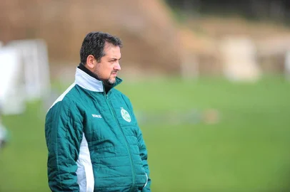  CAXIAS DO SUL, RS, BRASIL, 22/08/2019. Treino do Juventude no CT. O Ju se prepara para enfrentar o Ypiranga de Erechim, na última rodada da fase de classificação da sére C do Campeonato Brasileiro. Na foto, técnico Marquinhos Santos. (Porthus Junior/Agência RBS)