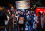 Artistas são recebidos com vaias e pedras de gelo em Gramado ao fazer manifestação contra o governo