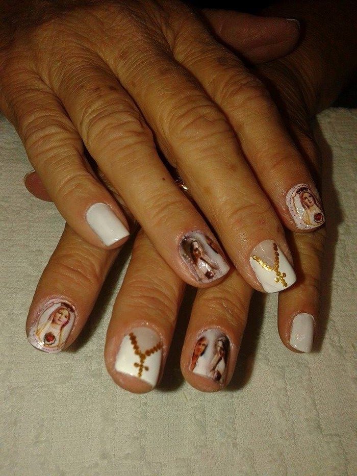 Reprodução / Eu e o Rei -Rosemeire Barbosa- Adesivos de unhas do rei Roberto Carlos