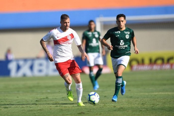 Em jogo com três expulsões, Goiás e Internacional empatam sem gols