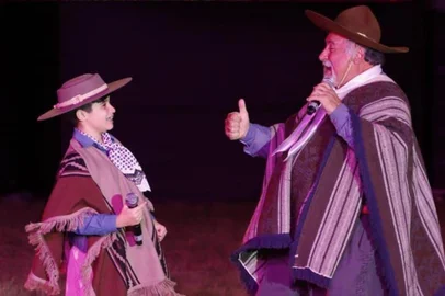 Esteio (RS), espetáculo Ópera Gaúcha, idealizado por Marquinhos Kroeff e dirigido por Sir da Cunha. Como nos festejados espetáculos da Broadway, Sir misturou dança, música e teatro. E com um toque bem gaúcho: cavalos. Com Céu, Sol, Sul, Thomas Machado e Gaúcho da Fronteira protagonizaram um dos pontos altos do show.