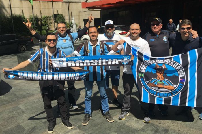 Ansiedade e otimismo marcam a manhã dos torcedores no hotel do Grêmio antes da decisão