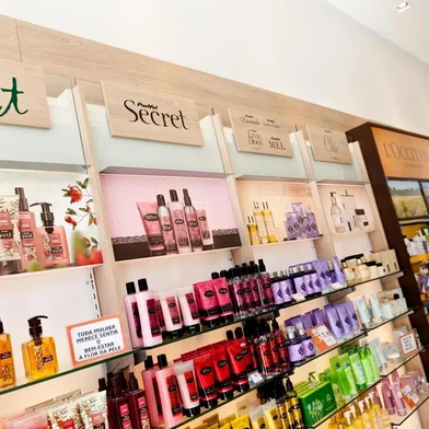  PORTO ALEGRE, RS, BRASIL, 7/3/2012, 15h01: Produtos de perfumaria, estética e beleza com marca própria da Panvel, expostos na loja da Av. Goethe. (Foto: Carlos Macedo / Diário Gaúcho / Especial)