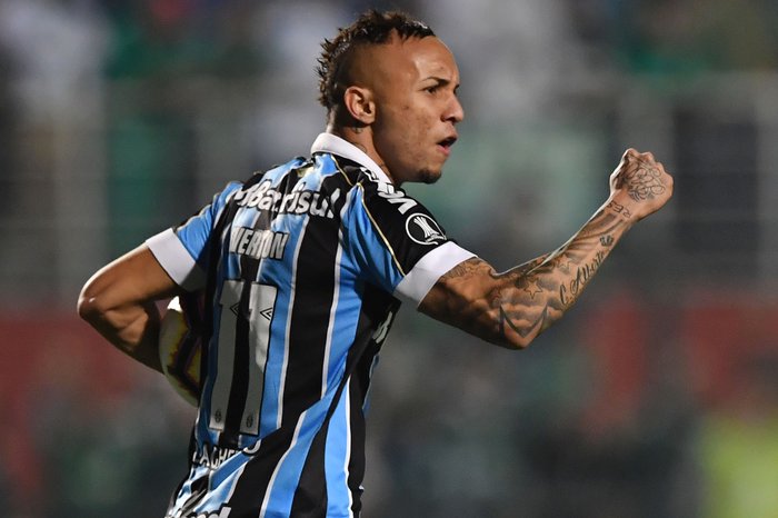 GOOOOOOOOOOLLL!! É MAIS UM DO IMORTAL! Everton faz o terceiro!