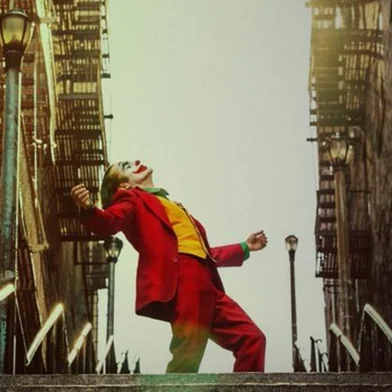 Cartaz do filme Coringa, com Joaquin Phoenix 