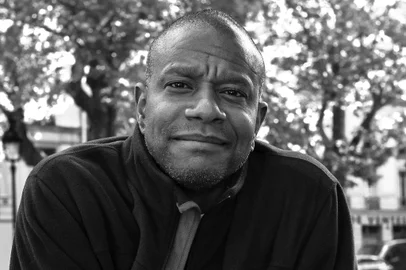 Foto do escritor Paul Beatty, primeiro autor americano a vencer o Man Booker Prize, que está lançando seu novo livro, Slumberland.