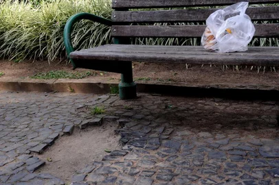  CAXIAS DO SUL, RS, BRASIL (30/08/2019)Falta de manutenção ma Praça Dante Alighieri em Caxias do Sul. (Antonio Valiente/Agência RBS)