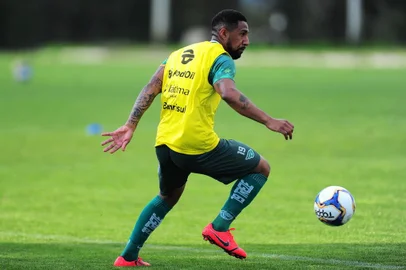  CAXIAS DO SUL, RS, BRASIL, 27/08/2019. Treino do Juventude no CT. O Ju se prepara para o primeiro jogo das quartas-de-final da série C do Campeonato Brasileiro. Na foto, lateral Vidal. (Porthus Junior/Agência RBS)Indexador: Porthus Junior                  