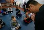 Alunos apresentam melhora nos desempenhos escolar e comportamental com prática de ioga