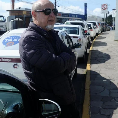  CAXIAS DO SUL, RS, BRASIL (03/09/2019)Taxista Gilberto Bogno, 67, relata a situação atual dos taxistas que trabalham no aeroporto de Caxias do Sul. (Antonio Valiente/Agência RBS)