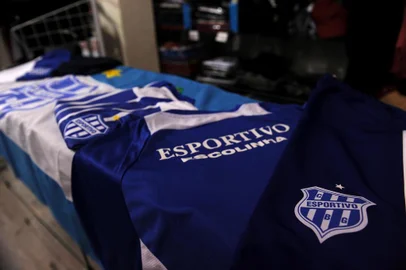  BENTO GONÇALVES, RS, BRASIL, 22/08/2019 - Torcedores do Esportivo, de Bento Gonçalves, comemoram com esperança o centenário do time e planejam futuro melhor para o clube. (Marcelo Casagrande/Agência RBS)