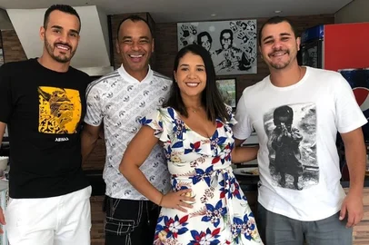 Cafu em foto com o filho Danilo Feliciano de Moraes, que morreu nesta quarta-feira (4)