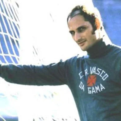  Andrada, ex-goleiro do Vasco que levou o milésimo gol de Pelé.
