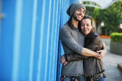  PORTO ALEGRE, RS, BRASIL, 11-07-2019: Como a família pode abordar a questão da opçao sexual do filho. Na foto, Gabriel Porto com a mãe, Carla Porto. O jovem de 21 anos assumiu a homossexualidade com o auxílio da mãe. (FOTO FÉLIX ZUCCO/AGÊNCIA RBS, Editoria SuaVida).