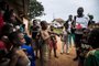  Members of the International Federation of the Red Cross and the Congolese Red Cross go door-to-door in the Beni neighbourhoods, northeastern Democratic Republic of Congo, to listen to families about their fear of the Ebola virus and the response teams on August 31, 2019. - The Ebola outbreak, declared in August 2018, have killed more than 2,000 people in DR Congo and Uganda. (Photo by ALEXIS HUGUET / AFP)Editoria: HTHLocal: BeniIndexador: ALEXIS HUGUETSecao: healthcare policyFonte: AFPFotógrafo: STR