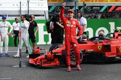 Ferraris Monegasque driver Charles Leclerc (R) celebrates winning the pole position next to second placed Mercedes British driver Lewis Hamilton (2L) and third placed Mercedes Finnish driver Valtteri Bottas (L) after the qualifying session at the Autodromo Nazionale circuit in Monza on September 7, 2019 ahead of the Italian Formula One Grand Prix. (Photo by Miguel MEDINA / AFP)