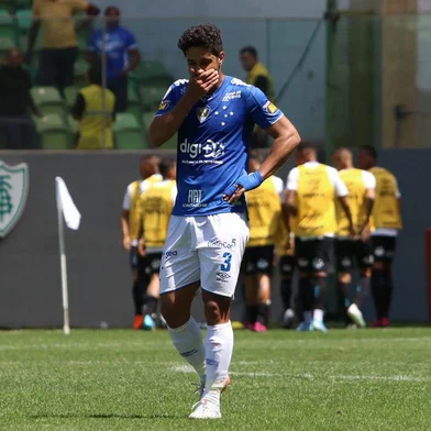 BELO HORIZONTE, MG - 08.09.2019: CRUZEIRO X GRÊMIO - Léo do Cruzeiro lamental gol de Everton do Grêmio durante Cruzeiro x Grêmio, partida válida pelo Campeonato Brasileiro 2019, no Estádio do Mineirão, em Belo Horizonte, MG. (Foto: Doug Patrício/Fotoarena/Lancepress!)