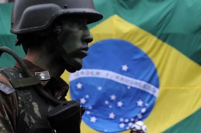  CAXIAS DO SUL, RS, BRASIL, 07/09/2019 - Desfile de 7 de setembro em Caxias do Sul iniciou com chuva. No final teve confusão. (Marcelo Casagrande/Agência RBS)