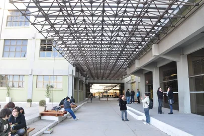  UFPEL recebe fluxo intenso de estudantes de outras cidades e, mesmo, de outros Estados, ajudando Pelotas a tornar-se referência em Ensino Superior