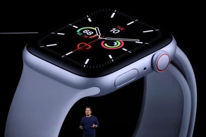 Apple Unveils New Product Updates At Its Cupertino HeadquartersCUPERTINO, CALIFORNIA - SEPTEMBER 10: Apples Stan Ng talks about the new Apple Watch series 5 during a special event on September 10, 2019 in the Steve Jobs Theater on Apples Cupertino, California campus. Apple unveiled new products during the event.   Justin Sullivan/Getty Images/AFPEditoria: FINLocal: CupertinoIndexador: JUSTIN SULLIVANFonte: GETTY IMAGES NORTH AMERICAFotógrafo: STF