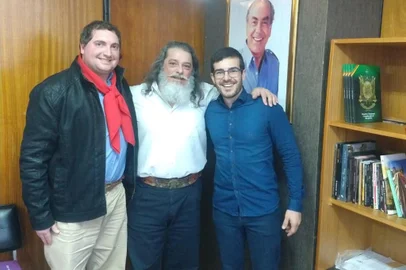  Os vereadores pedetistas Rafael Bueno e Ricardo Daneluz estiveram com o deputado estadual do partido Luiz Marenco. O deputado protocolou projeto que visa a tornar Caxias do Sul a Capital Estadual dos CTGs - Centro de Tradições Gaúchas, bem como incluir a Semana Farroupilha do município no Calendário de Eventos Oficiais do Estado.