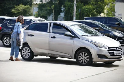  PORTO ALEGRE, RS, BRASIL, 13-09-2019: GaúchaZH testa novo aplicativo de transporte privado, o Indriver, que começou a operar em Porto Alegre (FOTO FÉLIX ZUCCO/AGÊNCIA RBS, Editoria de Porto Alegre).