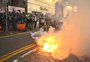 Hong Kong: gás lacrimogêneo e coquetéis molotov são usados em novo confronto entre policiais e manifestantes