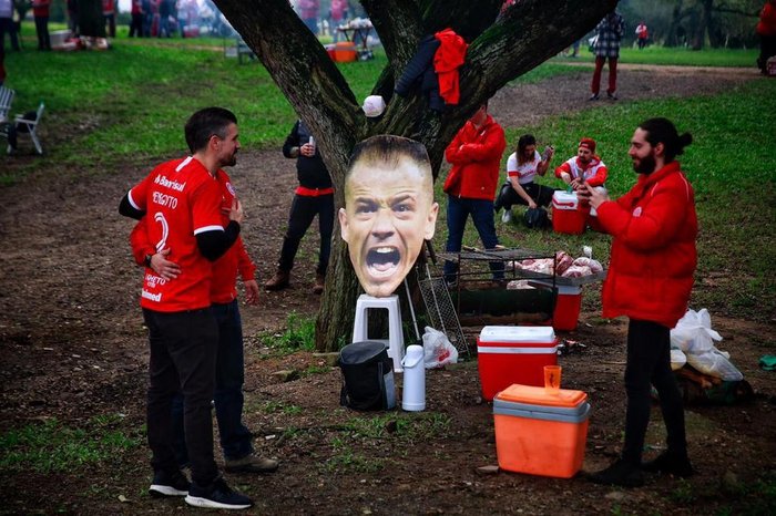 Torcedores vão levar uma máscara de D'Alessandro para o estádio