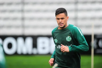  CAXIAS DO SU, RS, BRASIL, 18/09/2019. Treino do Juventude no estádio Alfredo Jaconi. O Ju se prepara para o jogo da volta da semifinal da série C do Campeonato Brasileiro contra o Náutico. Na foto, meia Rafael Bastos. (Porthus Junior/Agência RBS)