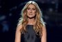 Após cancelar shows por motivo de saúde, Céline Dion não consegue andar nem sair da cama, diz familiar