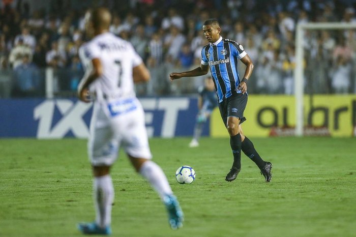Confira o retrospecto de David Braz como substituto de Geromel