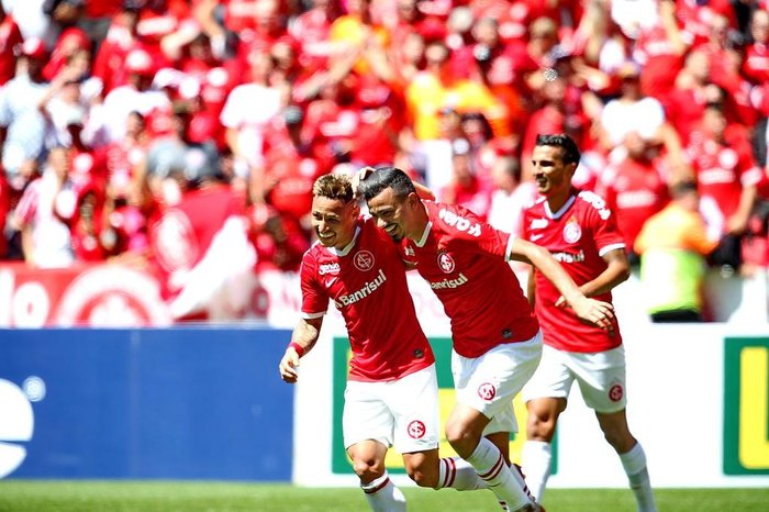 Lindoso marcou o gol colorado aos 40 minutos do segundo tempo