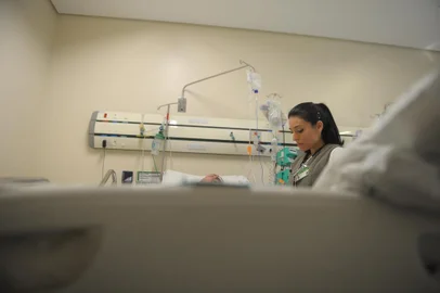  CAXIAS DO SUL, RS, BRASIL, 08/08/2019. Fabiana Zouvi, Coordenadora da Enfermagem da Oncologia do Hospital Unimed. Case da reportagem da série Um olhar sobre a vida. (Lucas Amorelli/Agência RBS)