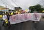 Corpo de menina de oito anos morta no Complexo do Alemão é enterrado com protestos