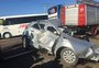 Mãe e filho morrem em acidente envolvendo carro, caminhão e ônibus na BR-290