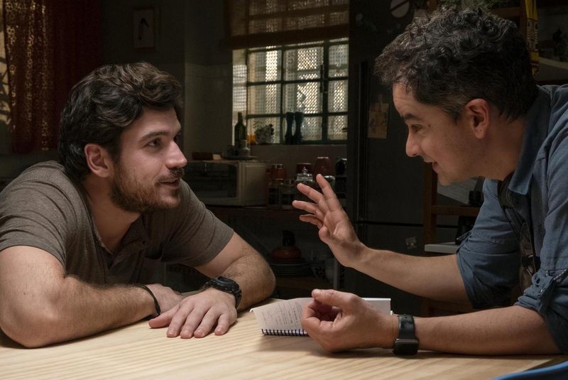 Marco Pigossi em Cidade Invisível, nova série brasileira da Netflix