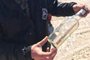 No último domingo (22) parte de um grupo de 15 amigos que aproveitou o feriadão na praia do Hermenegildo, em Santa Vitória do Palmar, estavam passeando pelas areias quando se depararam com muito lixo na beira da praia, entre esse material tinha uma garrafa de vidro, fechada com uma tampa e contendo uma carta misteriosa dentro.