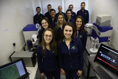  O professor Jonas Arnemann e sua equipe do Molecular Insect Lab da UFSM fizeram uma pesquisa para combater a mosca branca, uma praga que prejudica produtores rurais do Vale do Caí.
