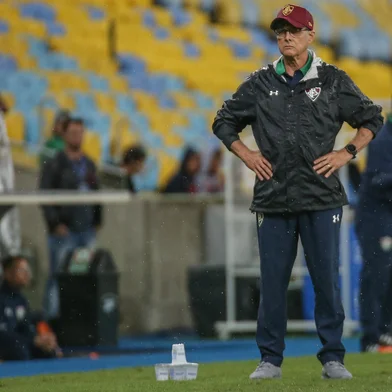 Técnico Oswaldo de Oliveira é demitido do Fluminense após bate-boca com Ganso