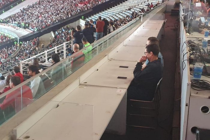 Olheiros vão até o Maracanã para observar o Flamengo e fazem relatório para Renato Gaúcho