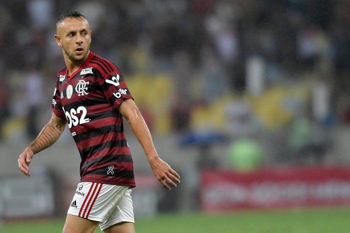 Jornalista crava acerto do Grêmio com o lateral Rafinha; veja detalhes