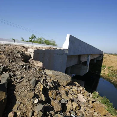  NOVO HAMBURGO - RIO GRANDE DO SUL - Andamento das obras da ponte entre Novo Hamburgo e Campo Bom. Daer diz que a ponte está 100% pronta, mas que "ainda restam a pavimentação e sinalização dos aterros de acesso". (FOTO: LAURO ALVES)