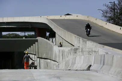  PORTO ALEGRE, RS, BRASIL, 30-09-2019: Obras na trincheira da avenida Ceará, na zona norte. (Foto: Mateus Bruxel / Agência RBS)