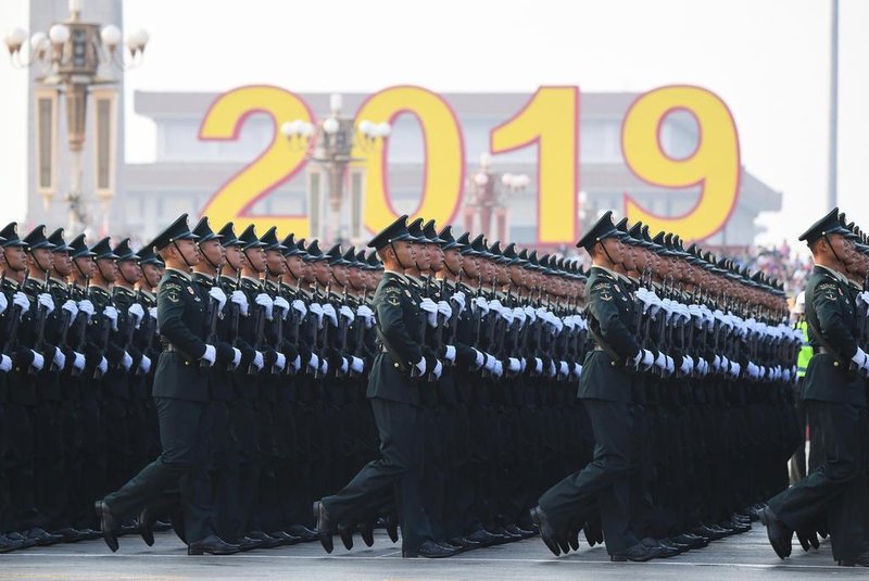  Chinese troops take part in a rehearsal ahead of a military parade in Tiananmen Square in Beijing on October 1, 2019, to mark the 70th anniversary of the founding of the Peoples Republic of China. (Photo by GREG BAKER / AFP)Editoria: POLLocal: BeijingIndexador: GREG BAKERSecao: politics (general)Fonte: AFPFotógrafo: STF