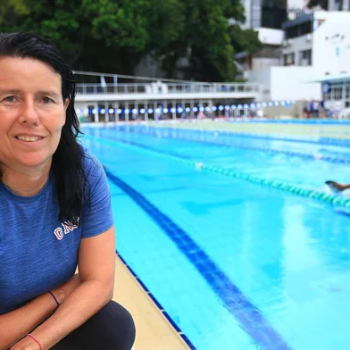  PORTO ALEGRE - RS - BR - 02.10.2019Triatleta Susana Schnarndorf, ela é gaúcha, foi pentacampeã brasileira de triatlo e representante do país na modalidade nos Jogos Pan-Americanos de Mar del Plata, em 1995, mas foi diagnosticada com MSA (Múltipla Atrofia dos Sistemas), uma doença degenerativa. Ela encontrou na natação não só uma maneira de se manter ativa com o que gostava de praticar, mas de prolongar sua expectativa de vida. Está lançando um filme sobre sua trajetória. FOTÓGRAFO: TADEU VILANI AGÊNCIARBS -  Editoria/Caderno: Caderno Donna