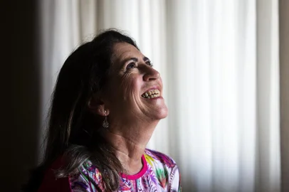  PORTO ALEGRE, RS, BRASIL, 01-09-2019: Roselaine de Avila Peres, 59 anos, em casa, no bairro Tristeza, na zona sul. Ela fará 60 anos no dia 07 de setembro, data que, de acordo com pesquisas e projeções, deve marcar a virada demográfica do Rio Grande do Sul, ou seja, o número de gaúchos com 60 anos ou mais deverá superar o contingente de crianças e adolescentes de zero a 14 anos. (Foto: Mateus Bruxel / Agência RBS)Indexador: Mateus Bruxel